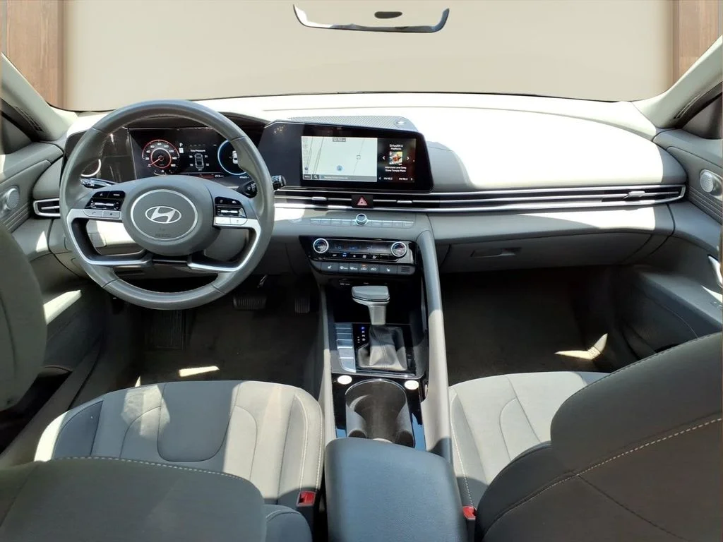 Used 2025 Black Hyundai SEL Convenience image 25