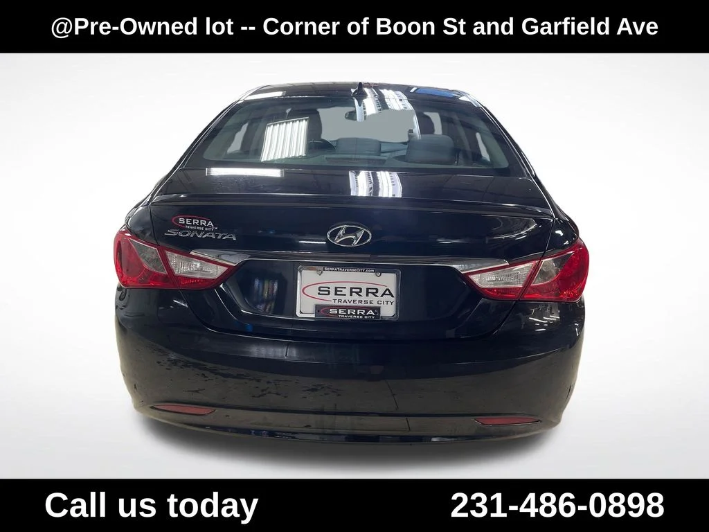 Used 2013 Black Hyundai GLS image 5