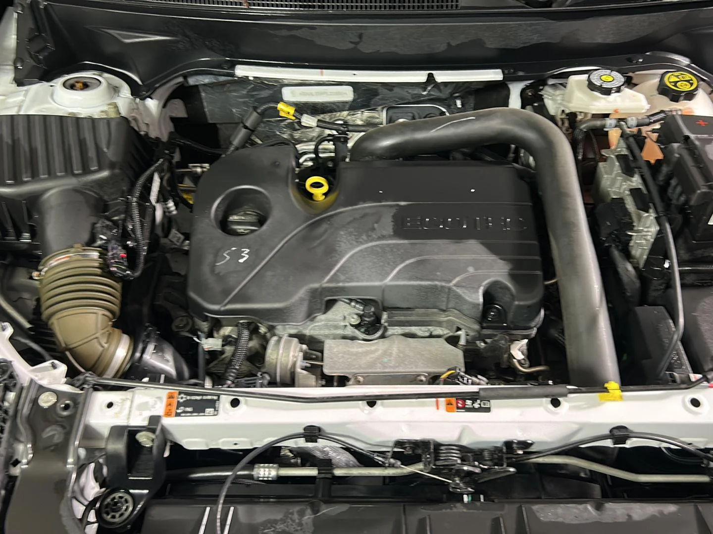 Used 2023 Summit White GMC SLE image 12