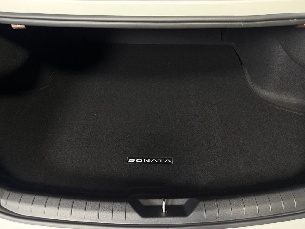 Used 2025 White Hyundai Limited image 19