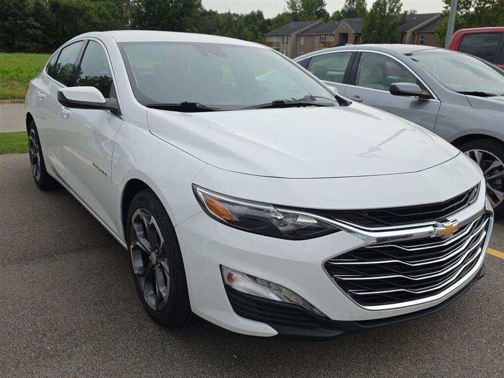 Used 2024 Summit White Chevrolet LT image 2