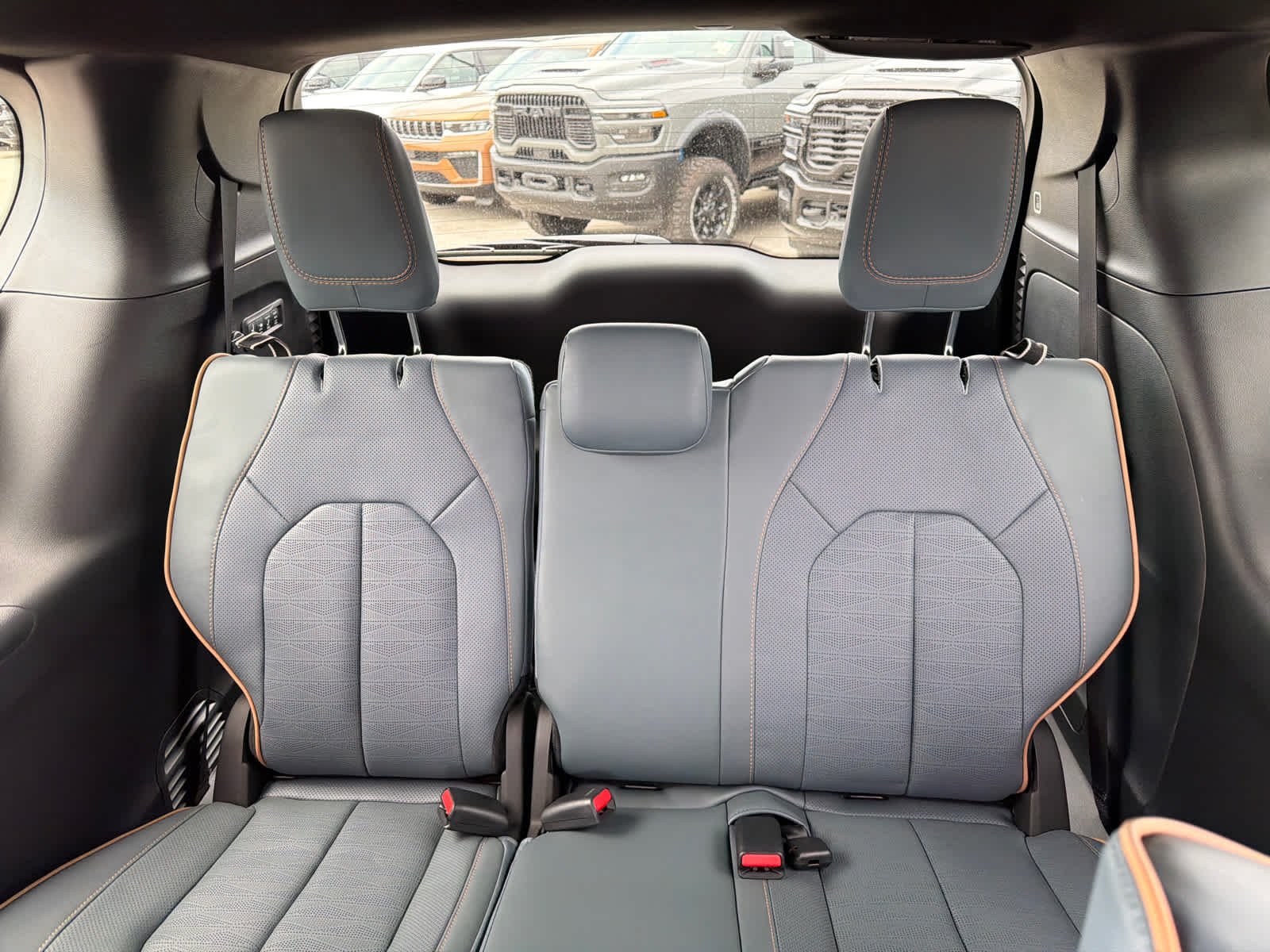 New 2027 Diamond Black Crystal Pearlcoat Chrysler Pinnacle image 14