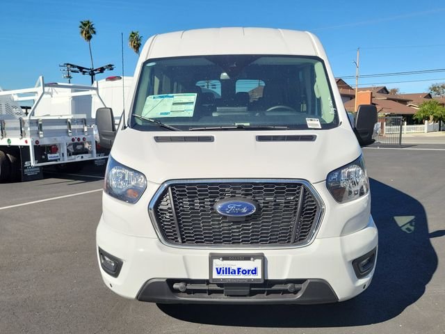 New 2025 Oxford White Ford Passenger Van XLT image 22