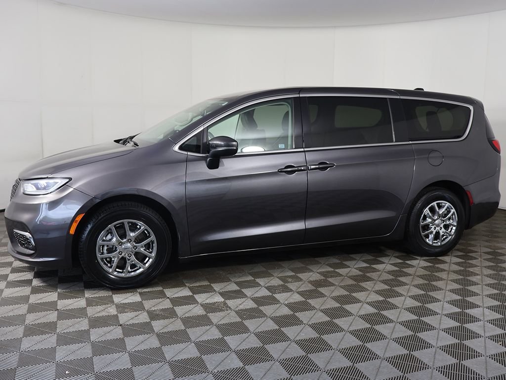 Used 2023 Gray Chrysler Touring L image 17