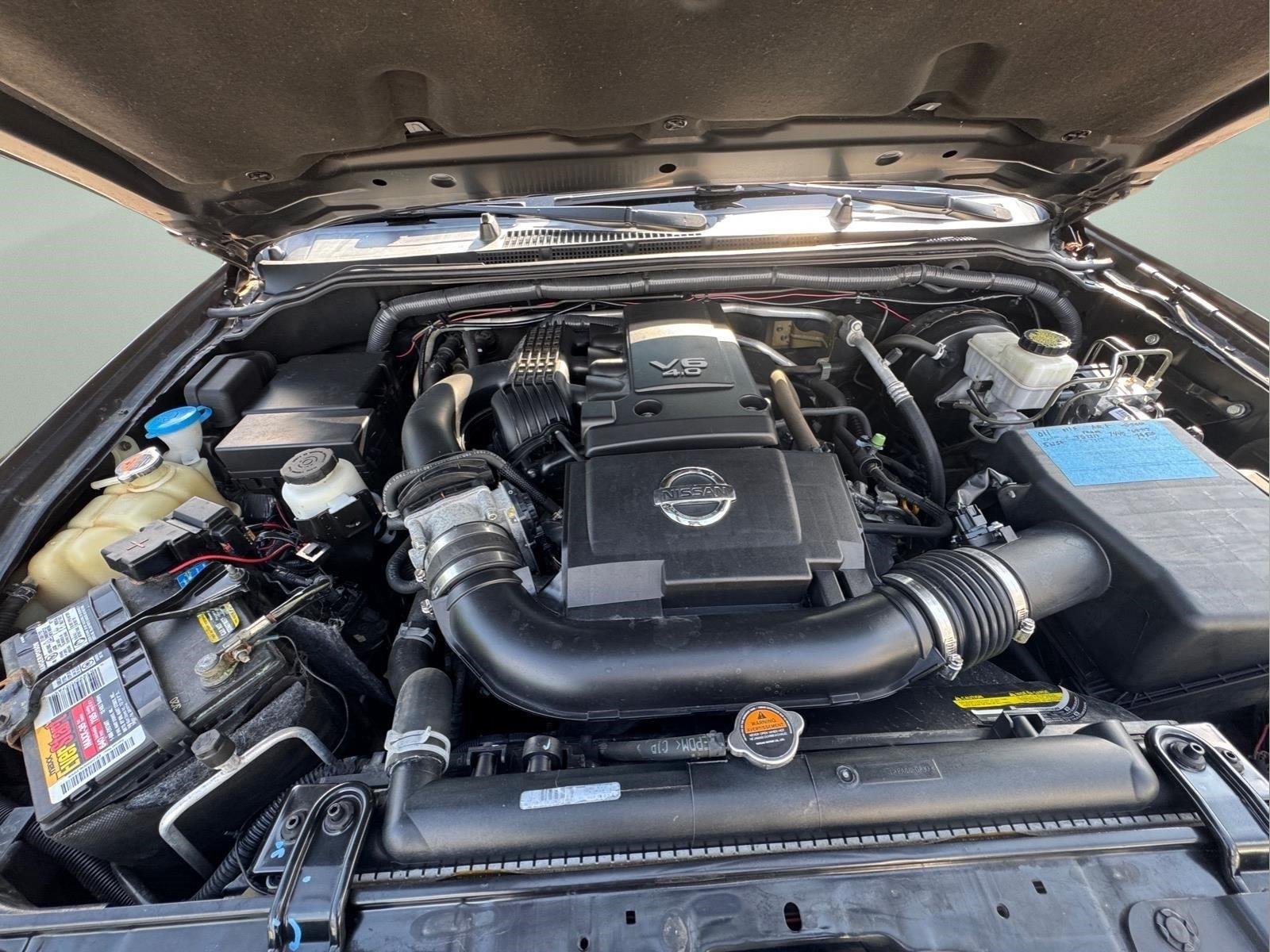 Used 2018 Magnetic Black Nissan SV V6 image 11