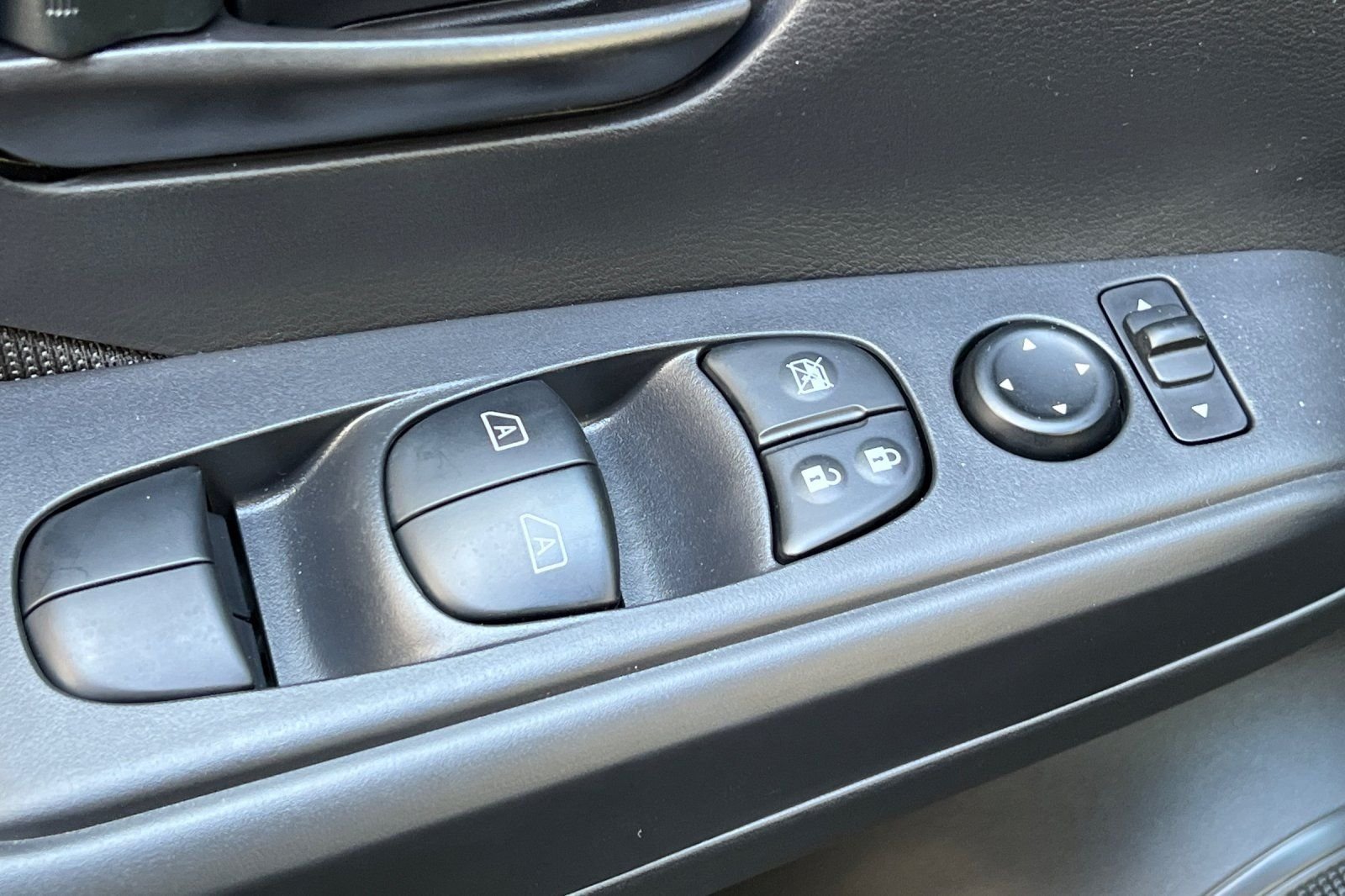 2025 Nissan KICKS PLAY Base - Photo 14