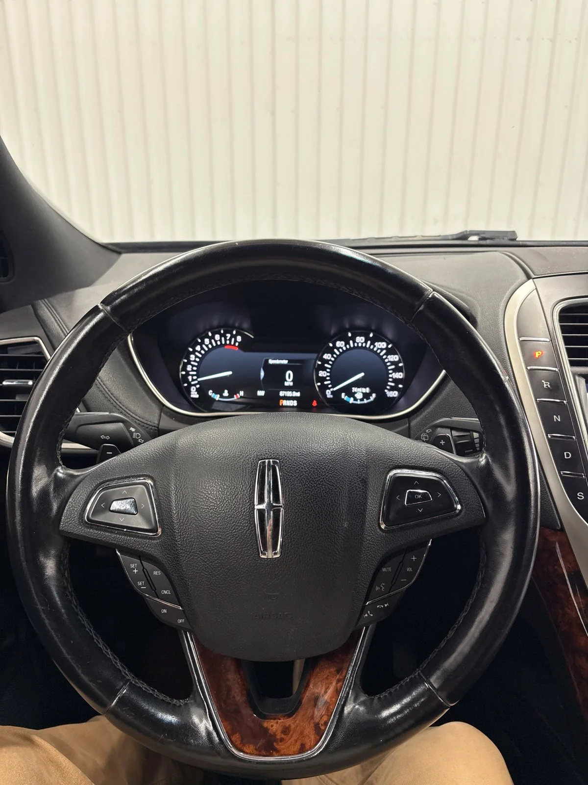 Used 2018 Black Velvet Lincoln Reserve image 10