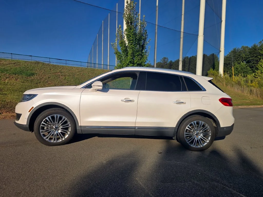 Used 2018 White Lincoln Reserve image 6