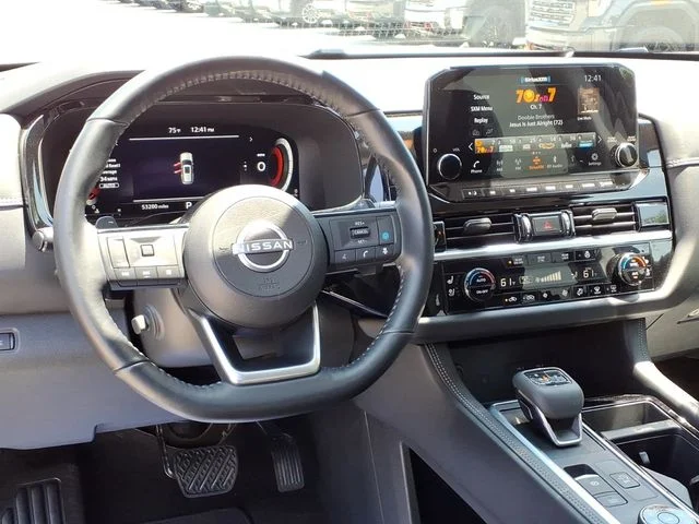Used 2023 White Nissan Platinum image 2