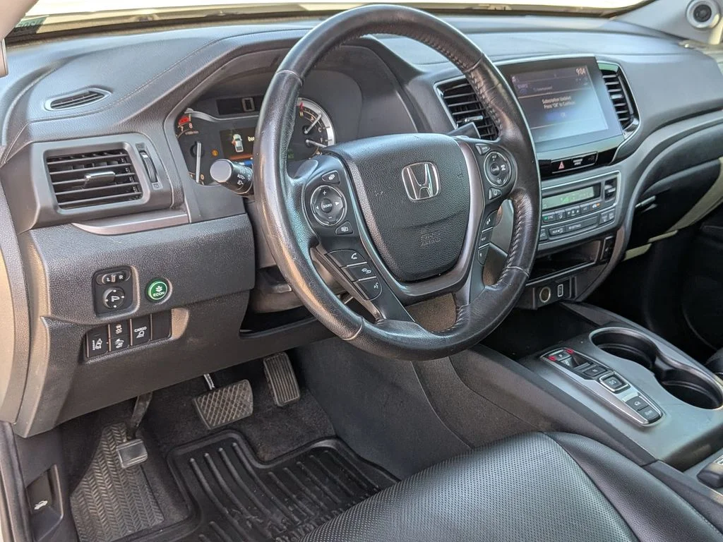 Used 2023 White Honda RTL image 29