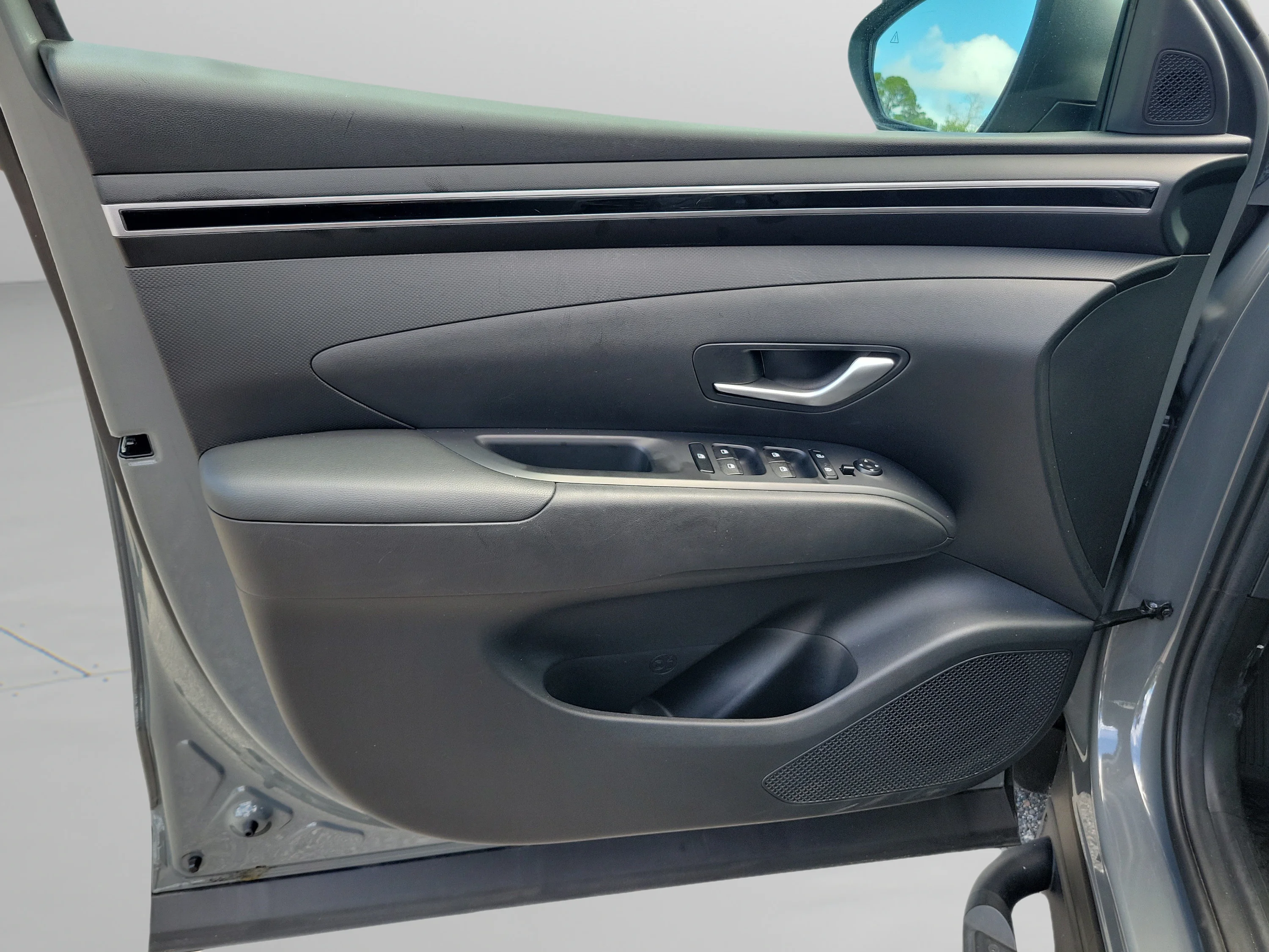 Used 2023 Hampton Gray Hyundai SEL image 18