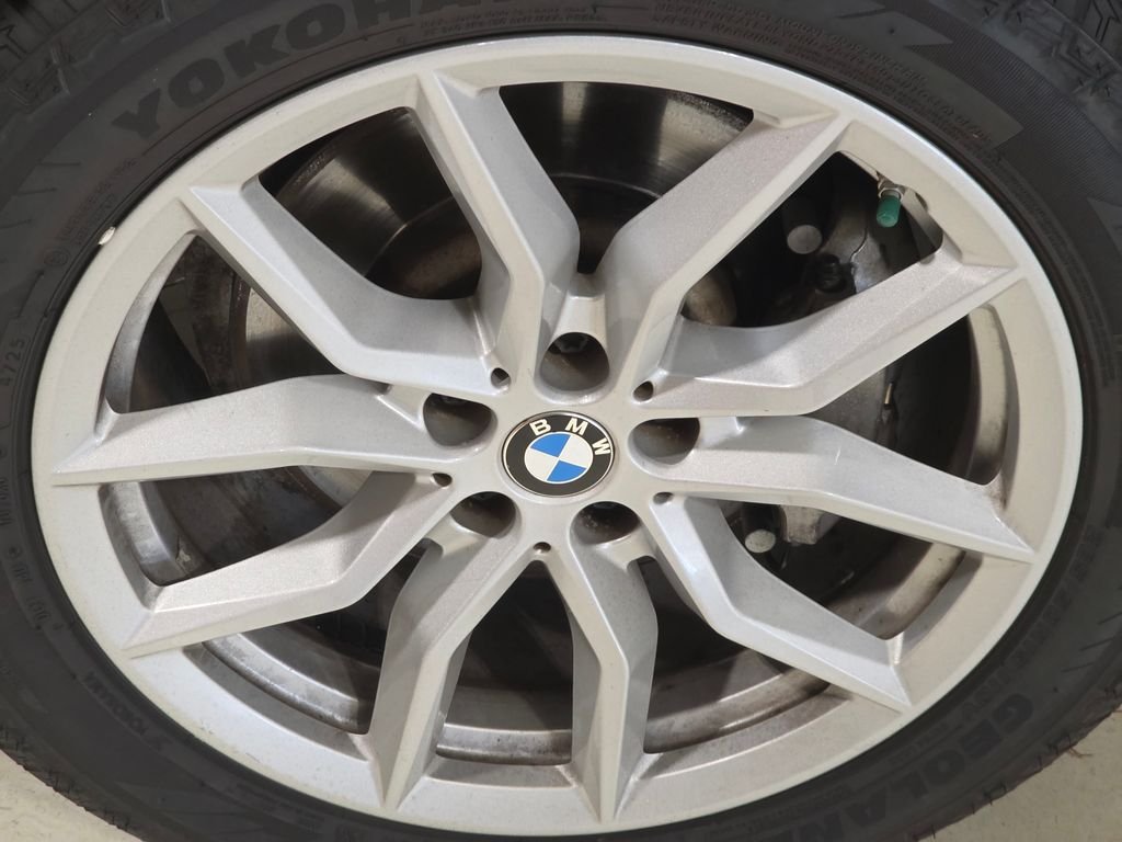 Used 2023 Black BMW xDrive40i image 11