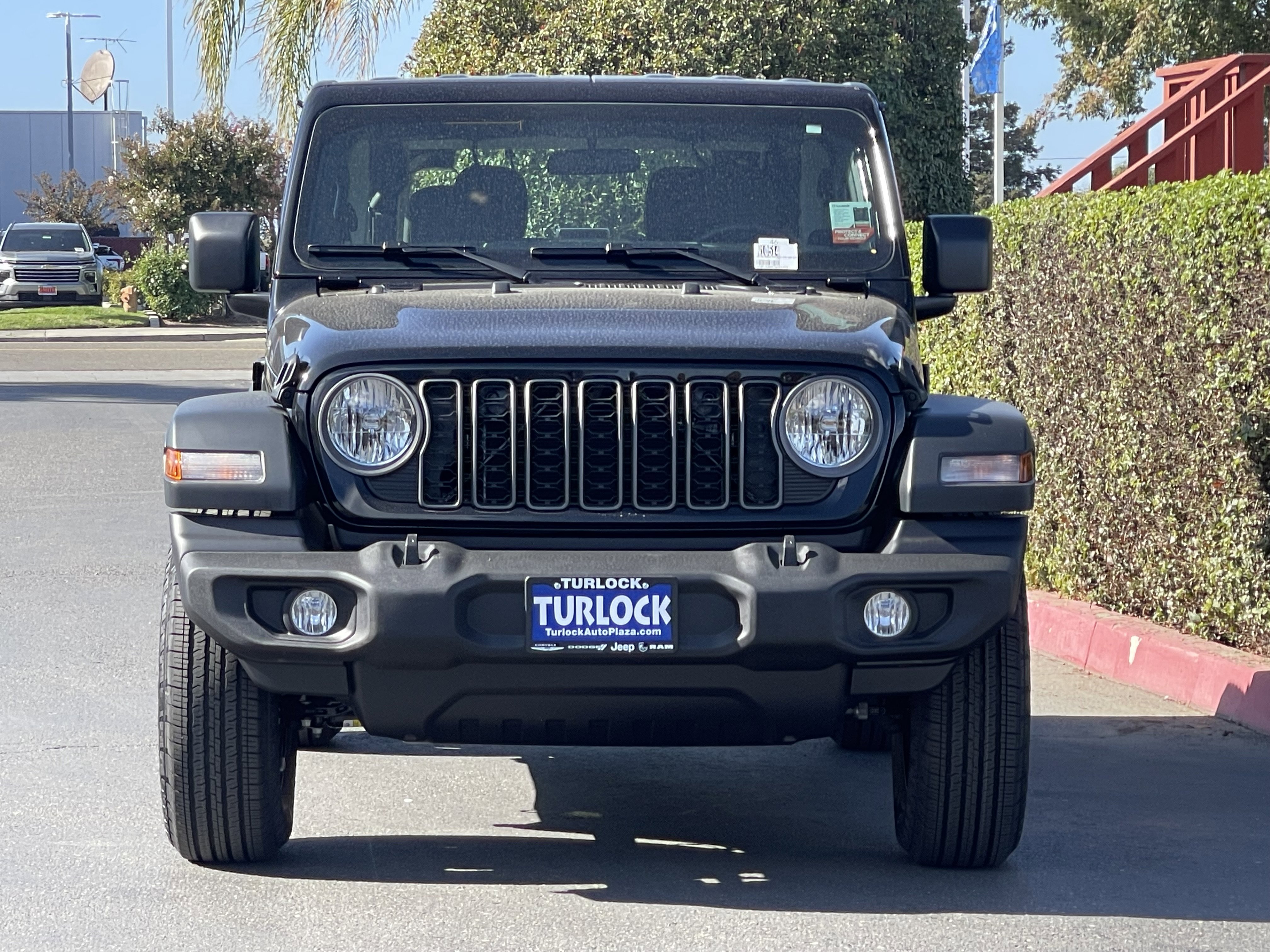 View vehicle photo 4