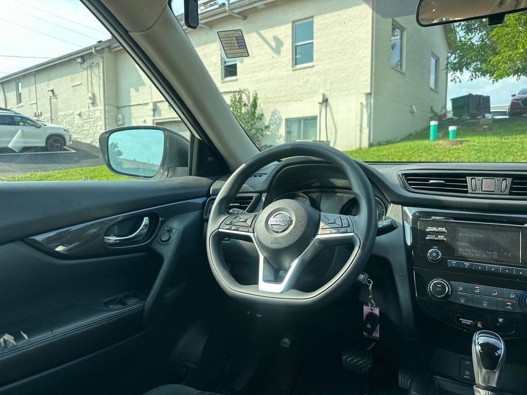 Used 2017 White Nissan S image 17