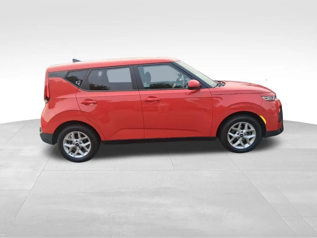 Used 2022 Red Kia LX image 14