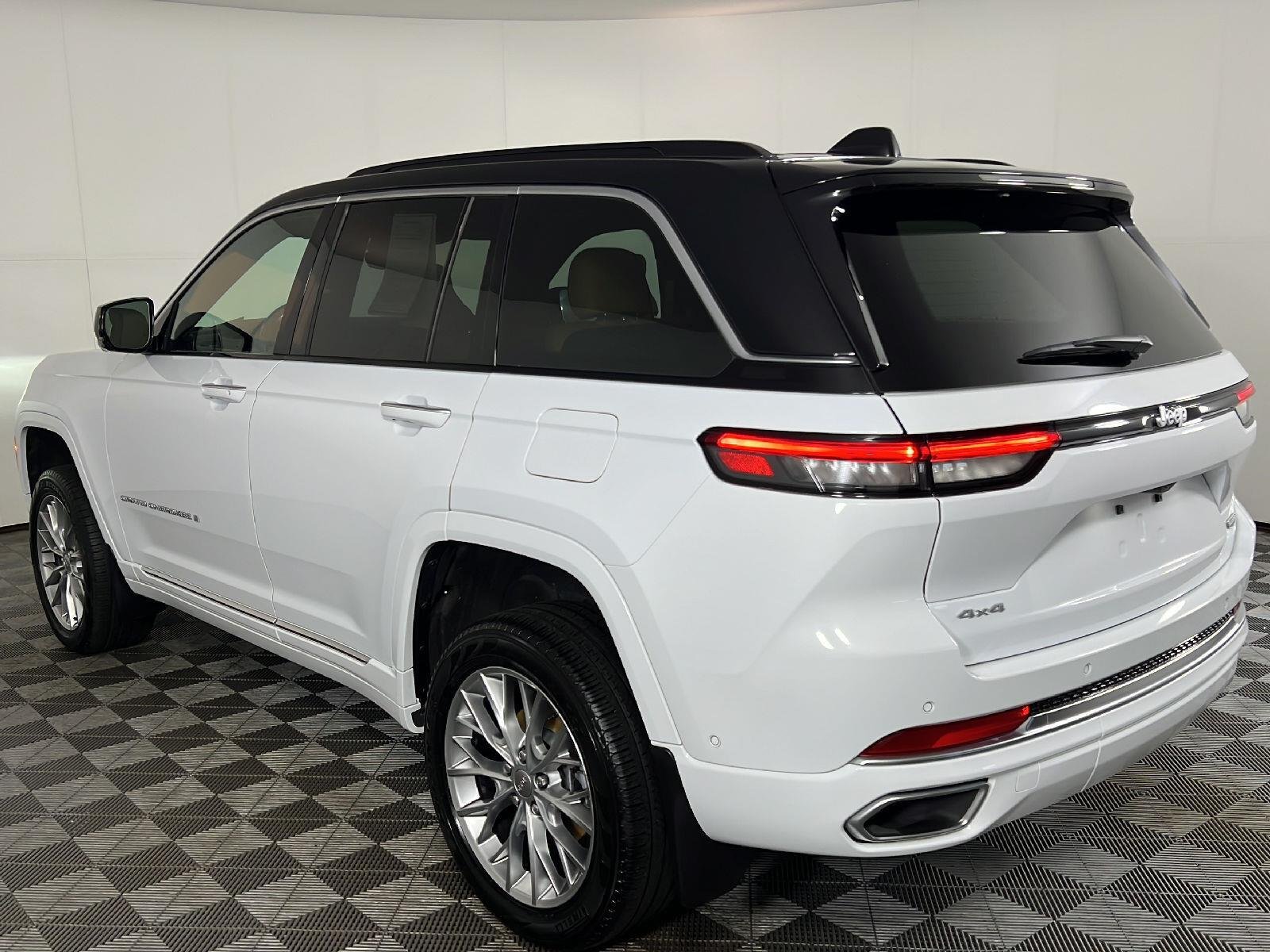 Used 2025 Bright White Clearcoat Jeep Summit image 9