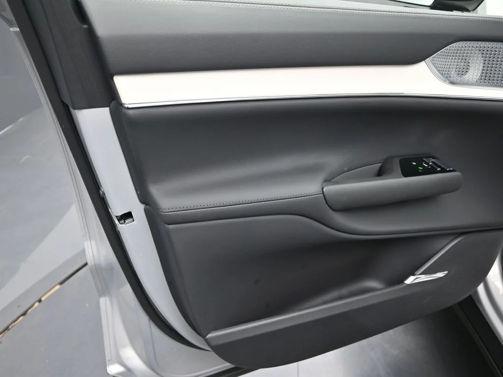 2025 Volvo EX90 Ultra - Photo 11