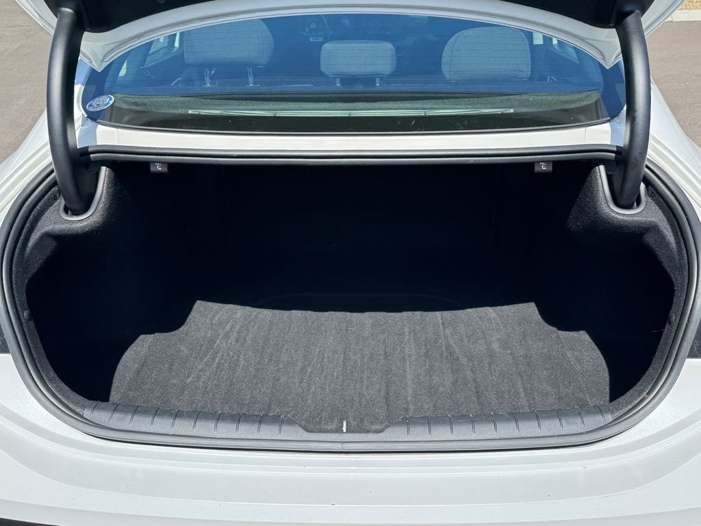 Used 2024 White Hyundai SEL image 21