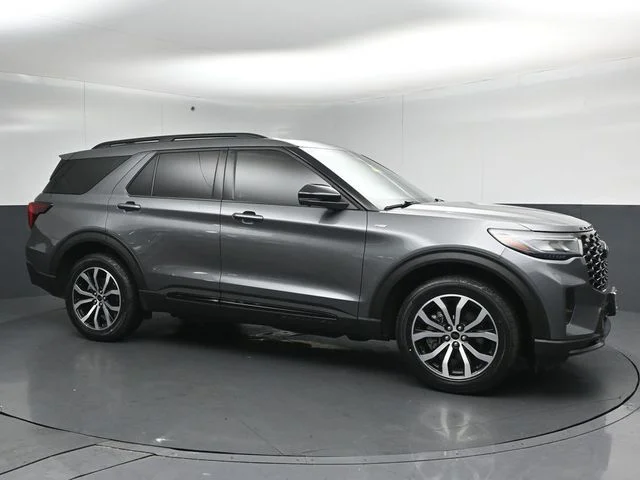 Certified Used 2025 Carbonized Gray Metallic Ford ST-Line image 5