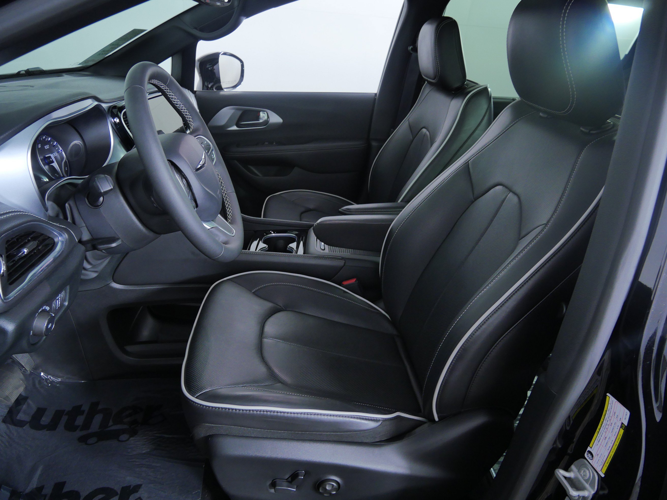 Used 2026 Diamond Black Crystal Pearlcoat Chrysler Limited image 20