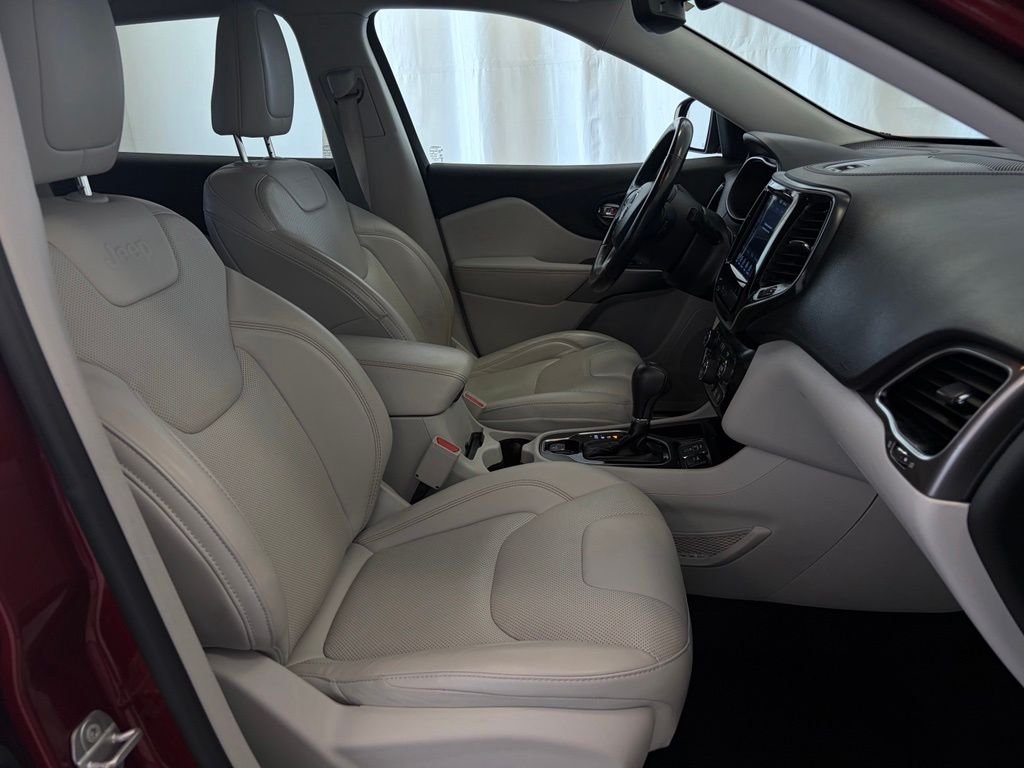 Used 2020 Velvet Jeep Limited image 16