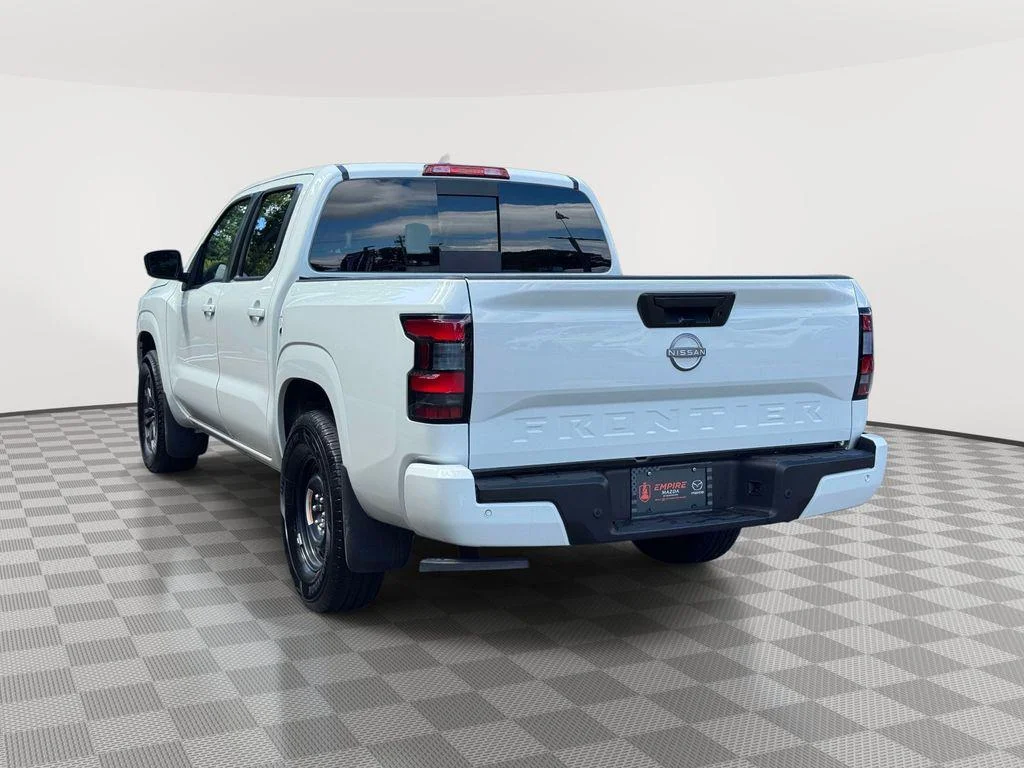 Used 2025 Glacier White Nissan Crew Cab SV 4x2 image 6