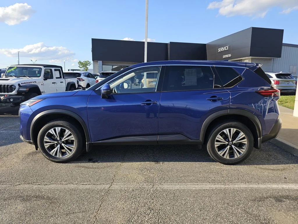Used 2021 Blue Nissan SV image 2