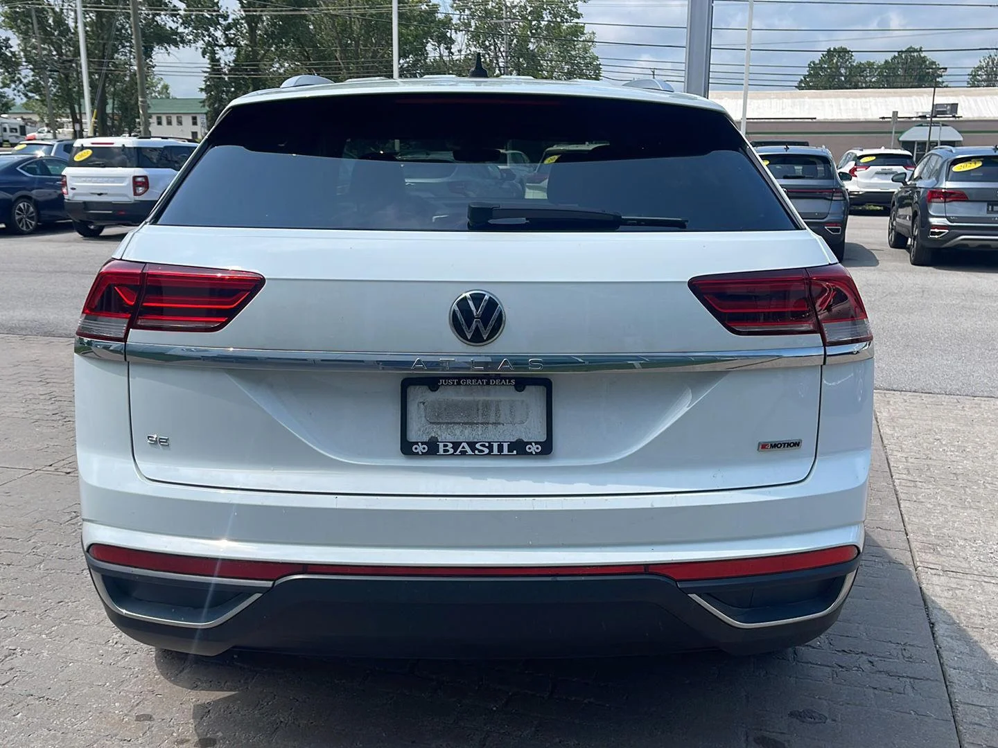 Used 2022 Pure White Volkswagen 2.0T SE image 5