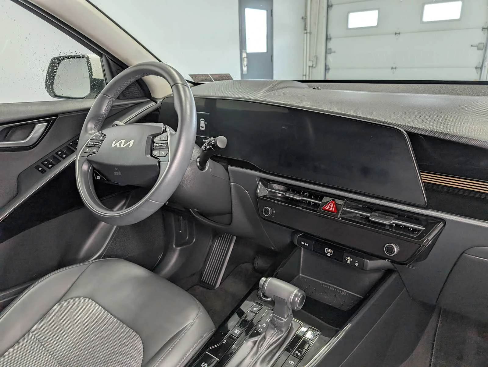 Used 2024 Snow White Pearl Kia EX image 42