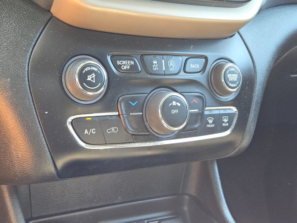 Used 2016 Gray Jeep Latitude image 25