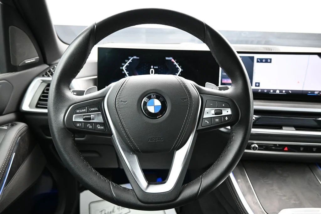 Used 2026 Black BMW sDrive40i image 15