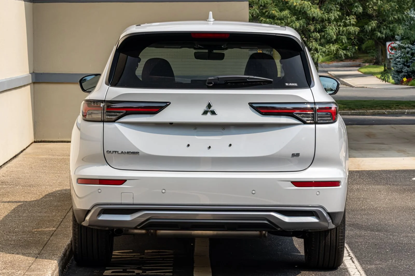 New 2026 White Mitsubishi SE image 7