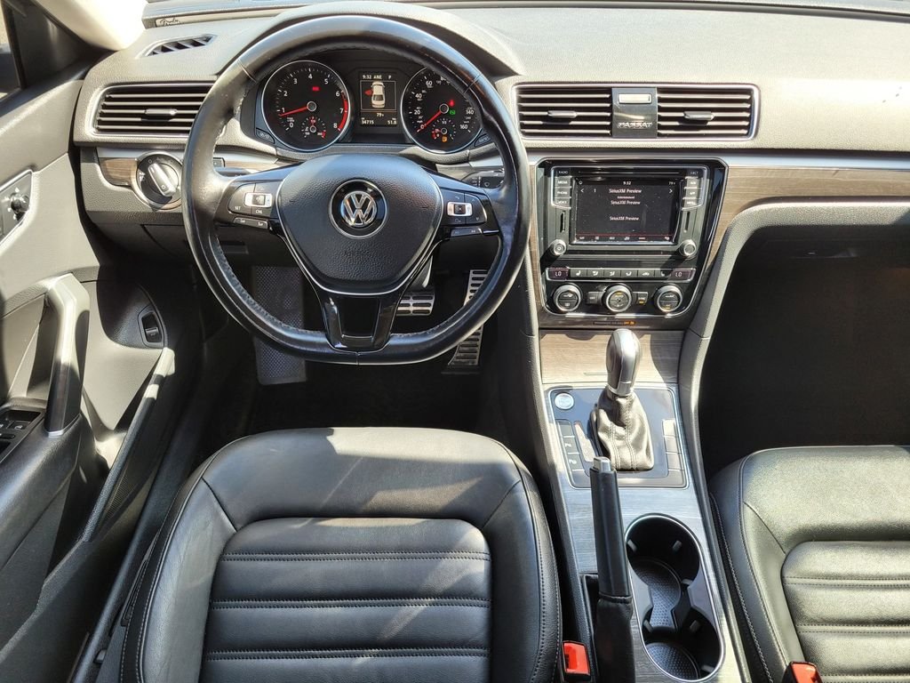 Used 2018 Black Volkswagen 2.0T SEL Premium image 13