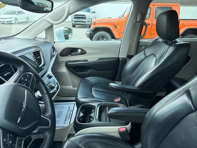 Used 2017 White Chrysler Touring L image 8