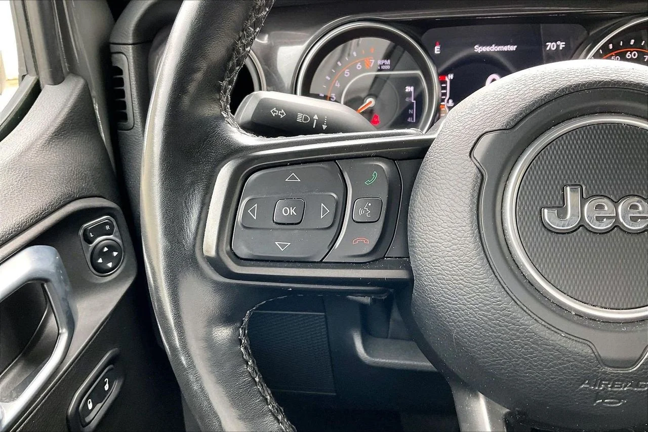 Used 2022 Gray Jeep Sport Altitude image 29