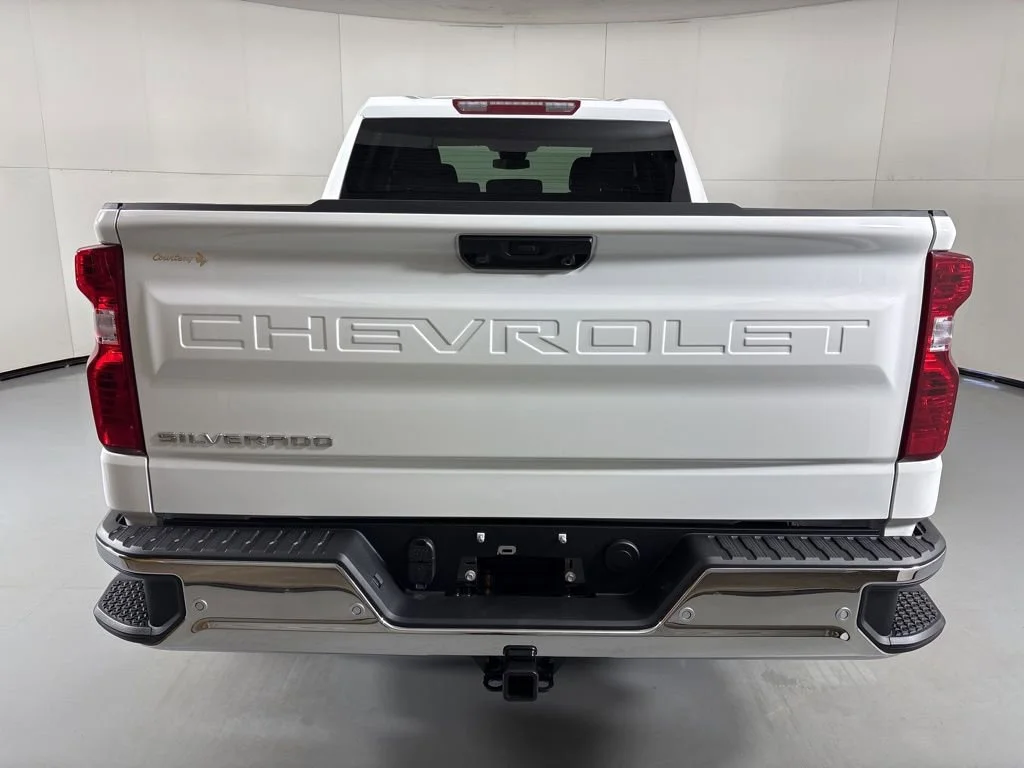 New 2026 Summit White Chevrolet WT image 8