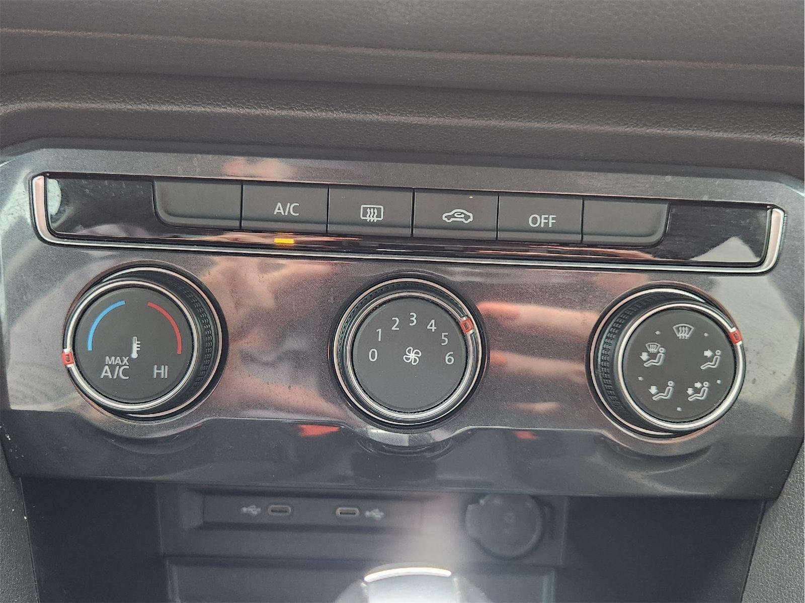 2020 Volkswagen Tiguan photo 18 of 32