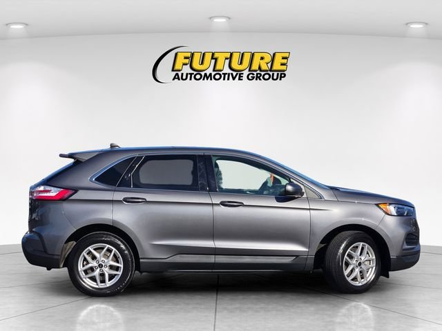 Used 2024 Gray Ford SEL image 3