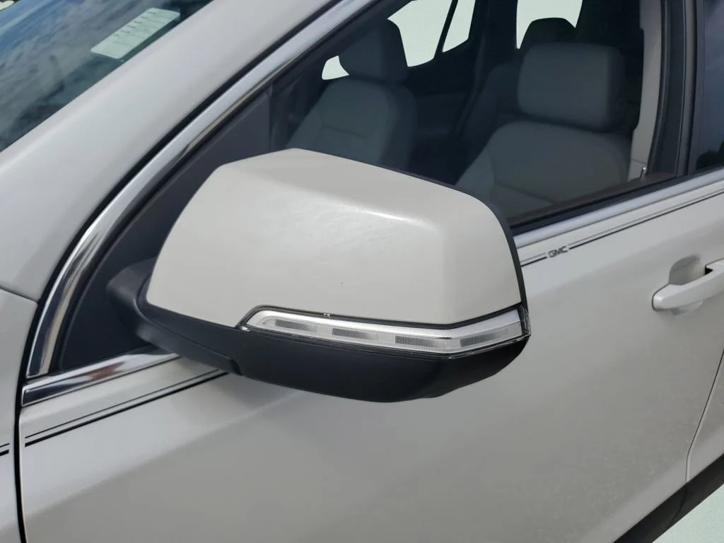 Used 2023 White Frost Tricoat GMC SLT image 27