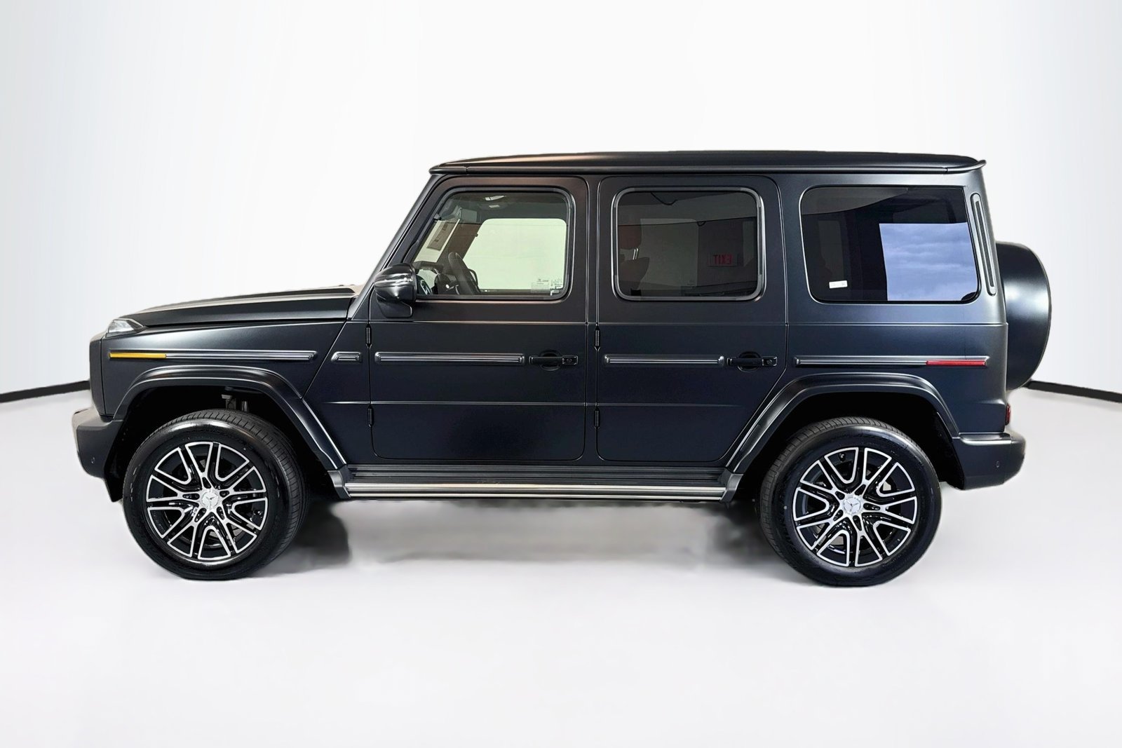 New 2027 MANUFAKTUR Night Black Magno Mercedes-Benz G 580e image 8