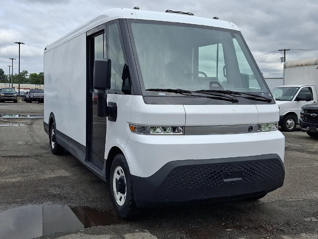 Used 2024 Oyster White BrightDrop EJY image 2