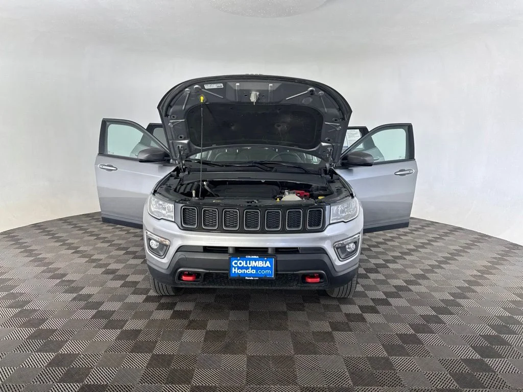 Used 2019 Silver Jeep Trailhawk image 12