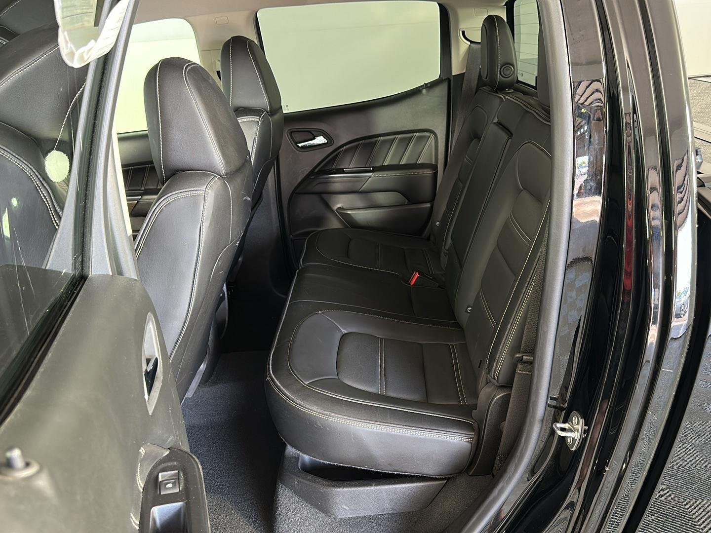 Used 2022 Onyx Black GMC 4WD Denali image 21