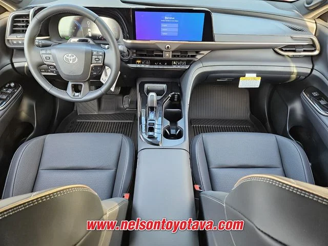 2025 Toyota Crown Signia Limited - Photo 8