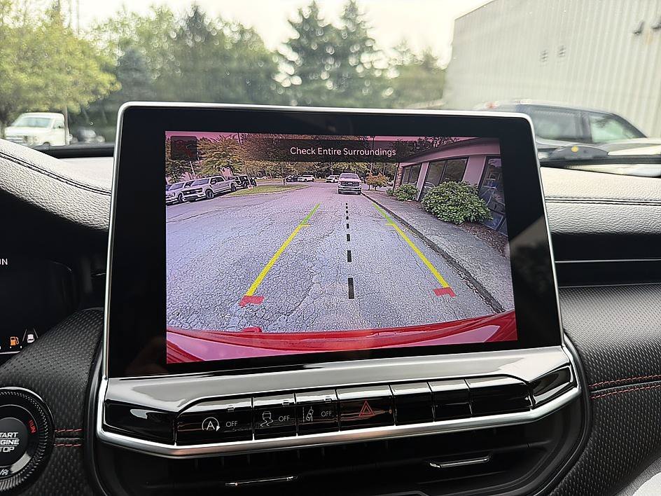 Used 2023 Redline Pearlcoat Jeep Trailhawk image 16