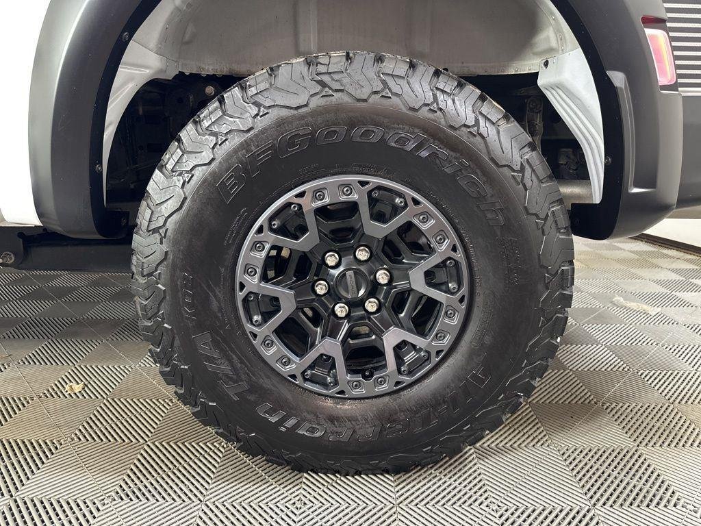 Used 2025 Oxford White Ford Raptor image 31