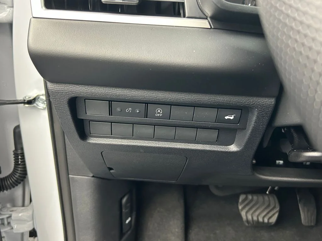 New 2026 White / Black Mitsubishi Trail Edition image 36