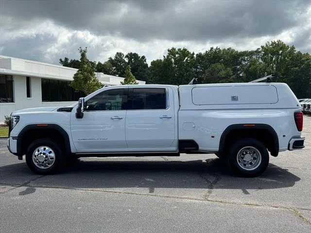 Used 2025 White GMC Denali Ultimate image 10