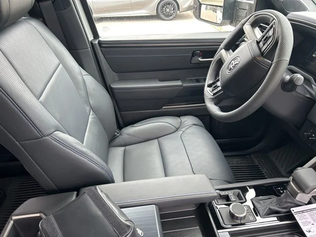 New 2026 Wind Chill Pearl <sup>1</sup> Toyota  Platinum image 8