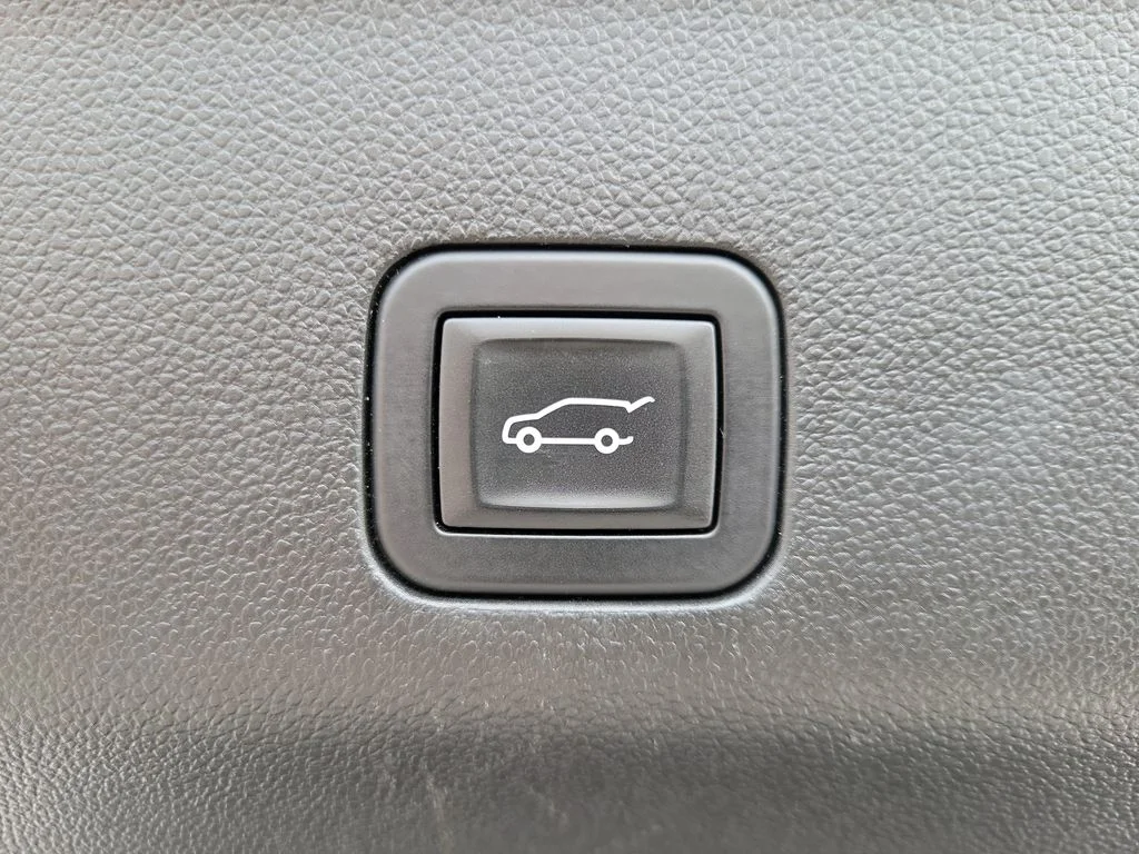 Used 2024 Black GMC Denali image 8